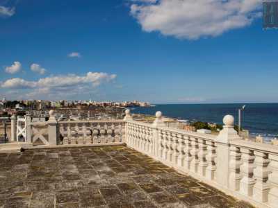 Il terrazzo da cui si pu� ammirare il porticciolo di Giovinazzo